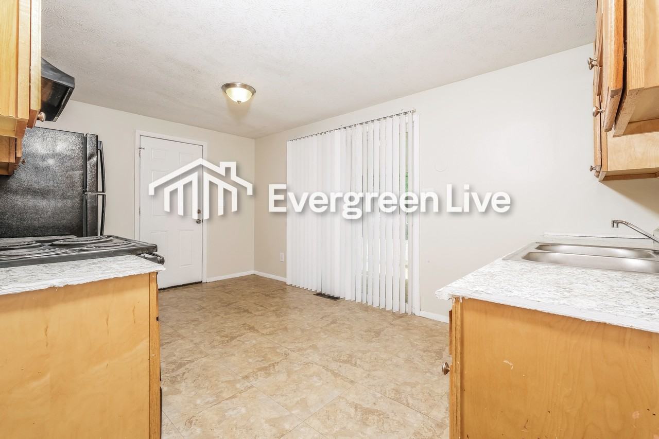 2578 Bethesda Ave - Photo 5 of 15