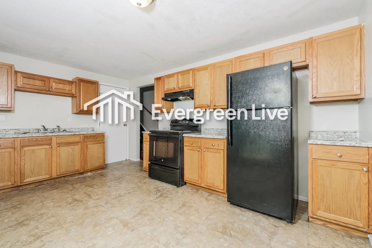 2578 Bethesda Ave - Photo 6 of 15