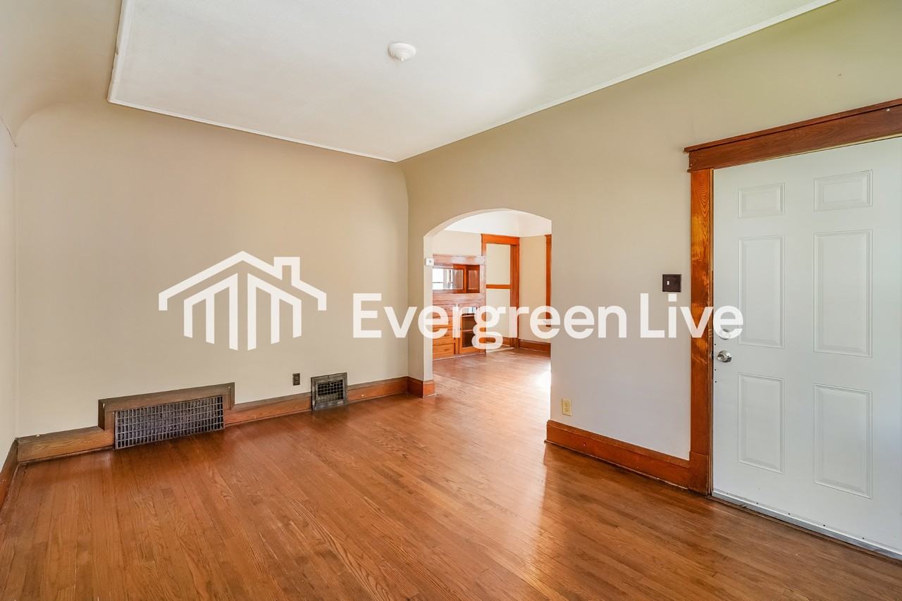 4418 N 57th St - Photo 3 of 15