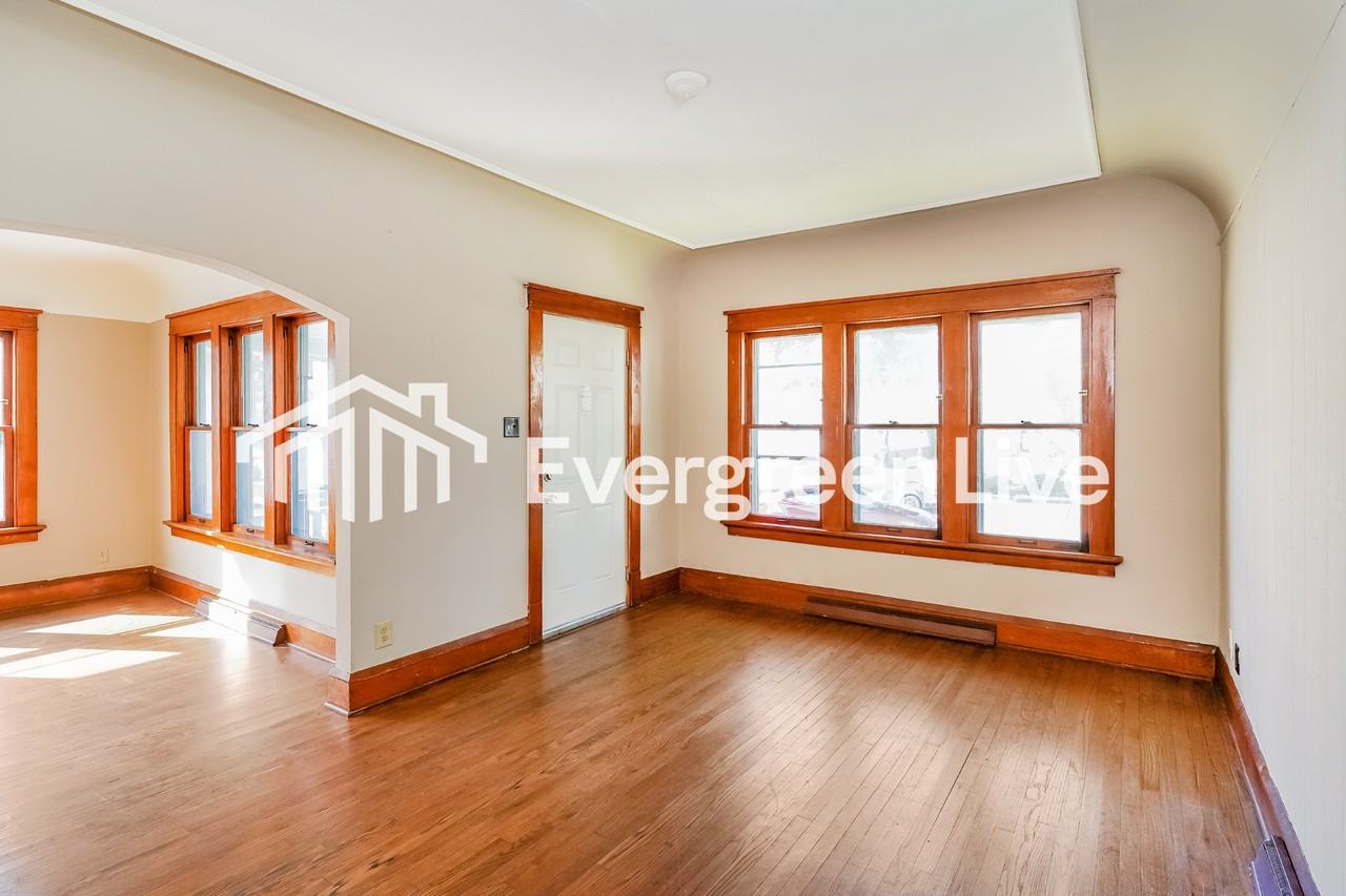 4418 N 57th St - Photo 4 of 15