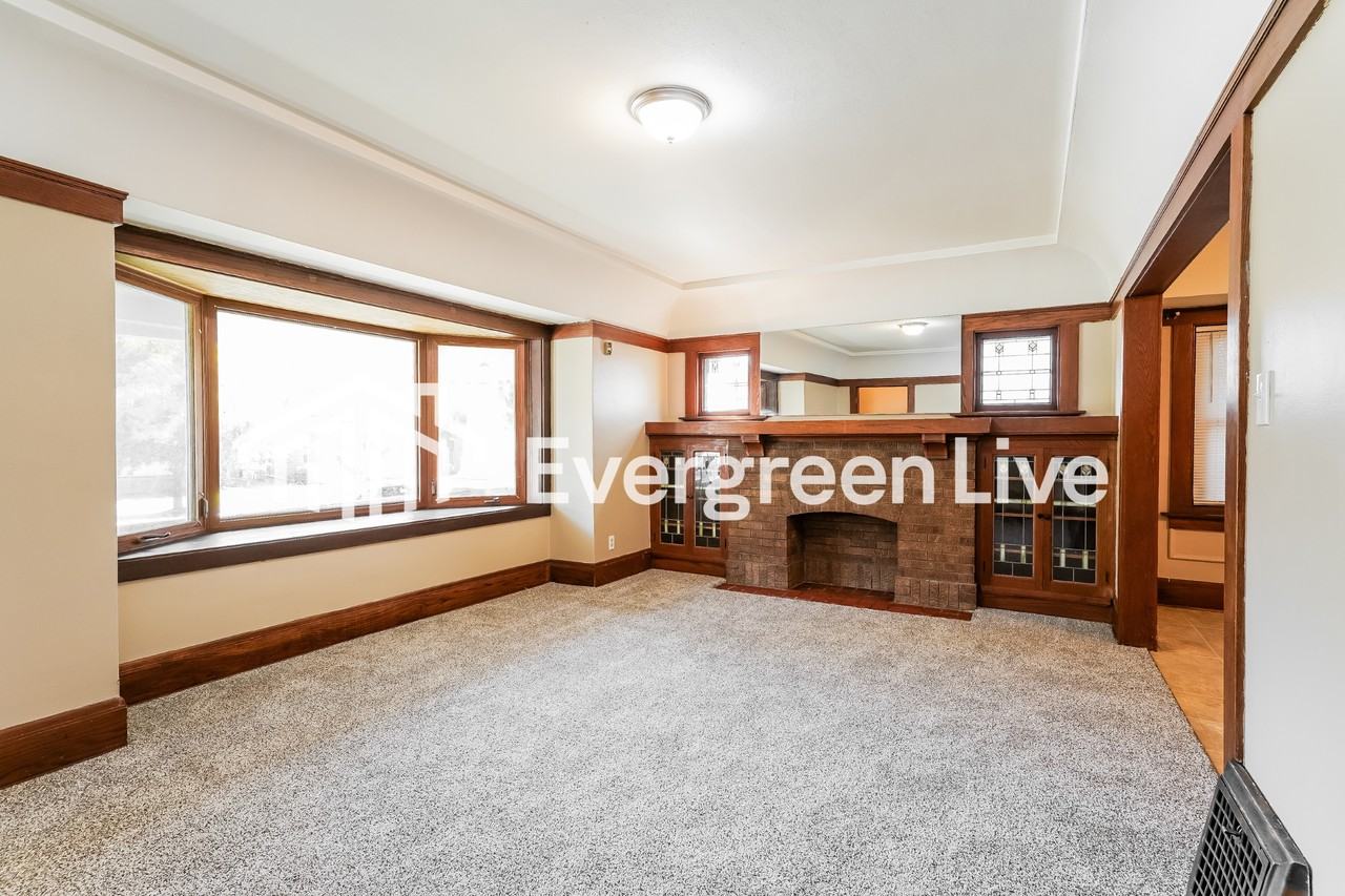 2523 N 50th St - Photo 4 of 16