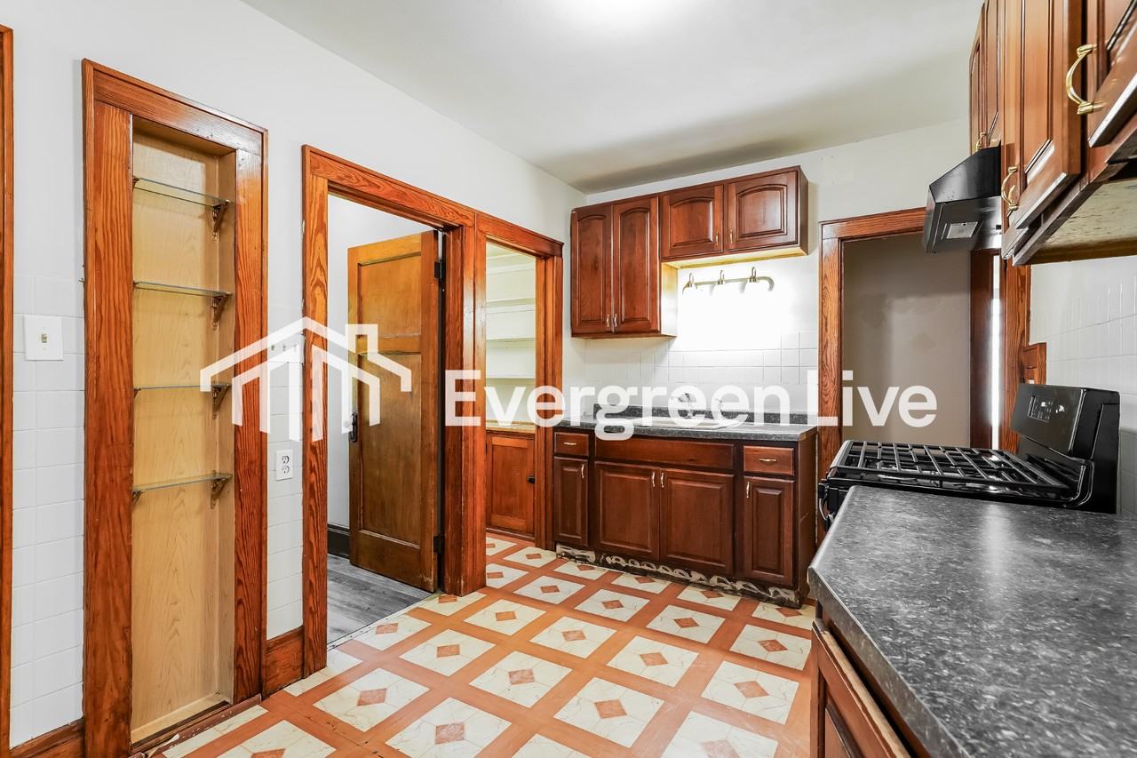 2523 N 50th St - Photo 6 of 16