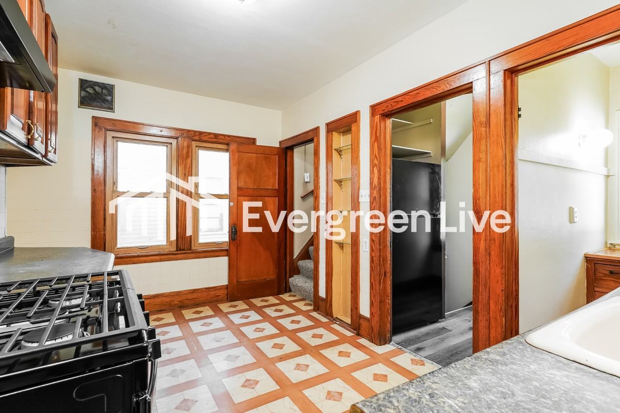 2523 N 50th St - Photo 7 of 16