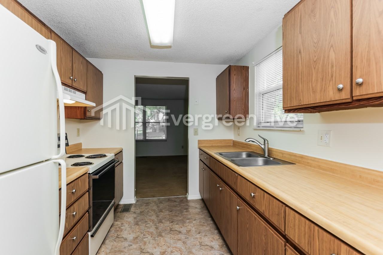 6477 Rolling Glen Dr - Photo 4 of 16