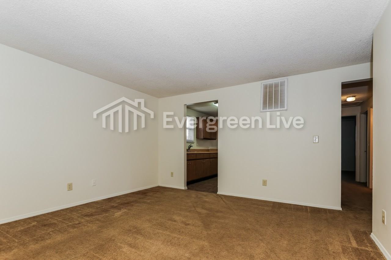 6477 Rolling Glen Dr - Photo 7 of 16