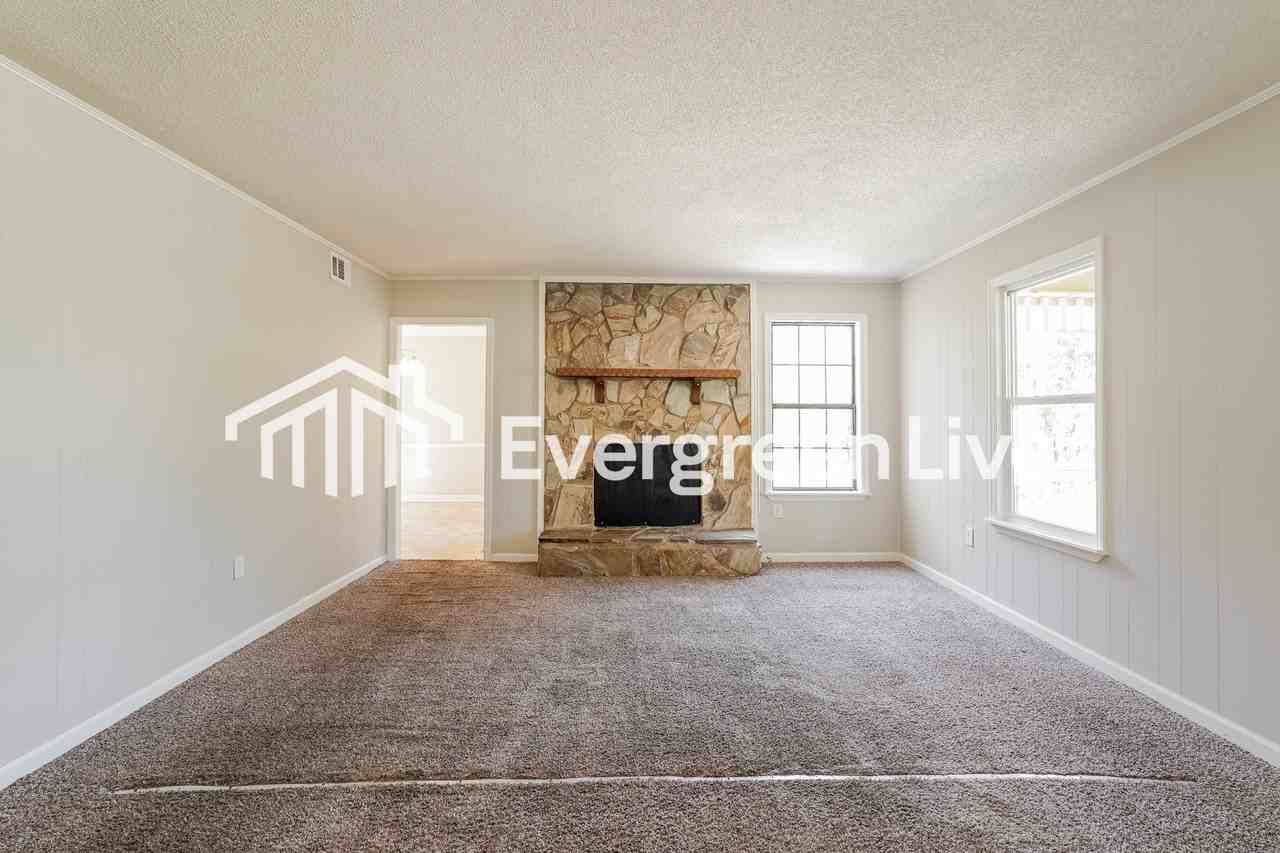 1810 N Barton Dr - Photo 3 of 15