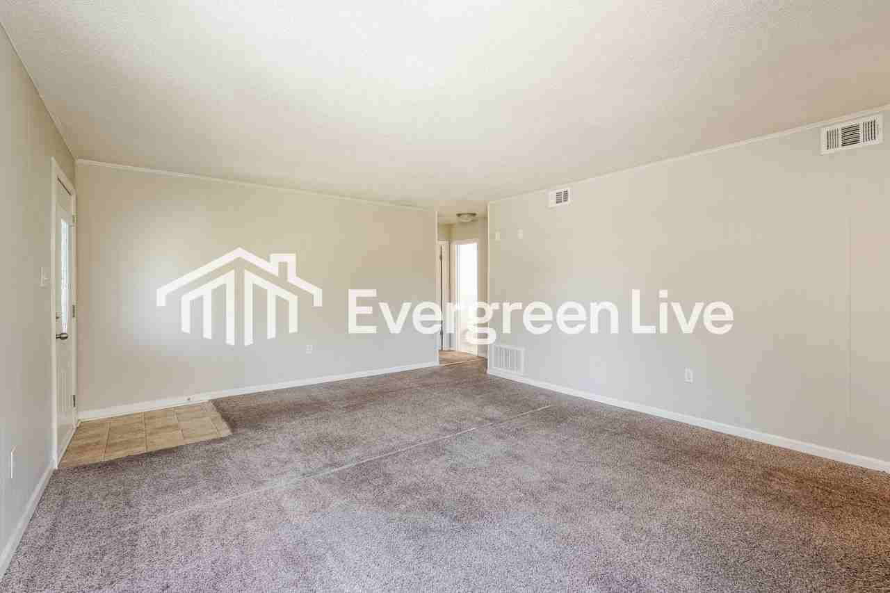 1810 N Barton Dr - Photo 4 of 15