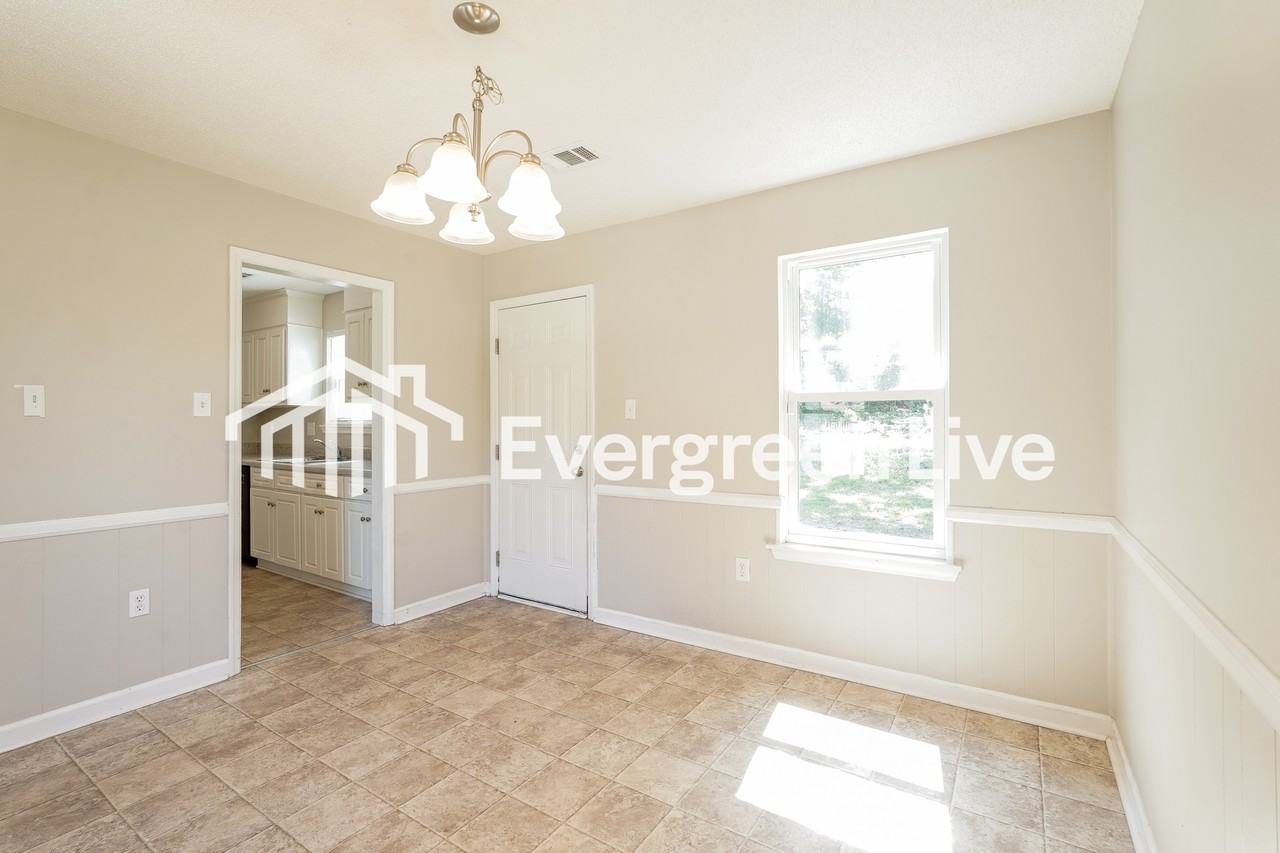 1810 N Barton Dr - Photo 5 of 15