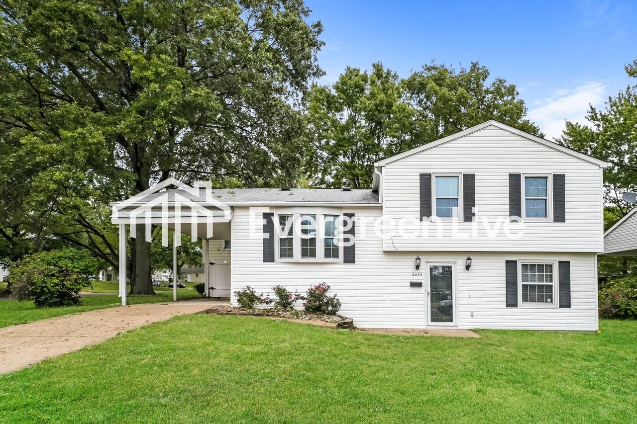 2455 Teakwood Manor Dr - Photo 2 of 15