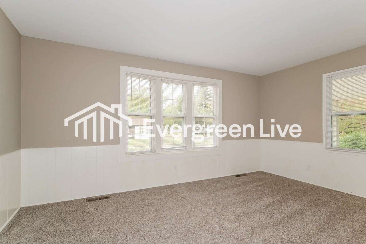 2455 Teakwood Manor Dr - Photo 5 of 15