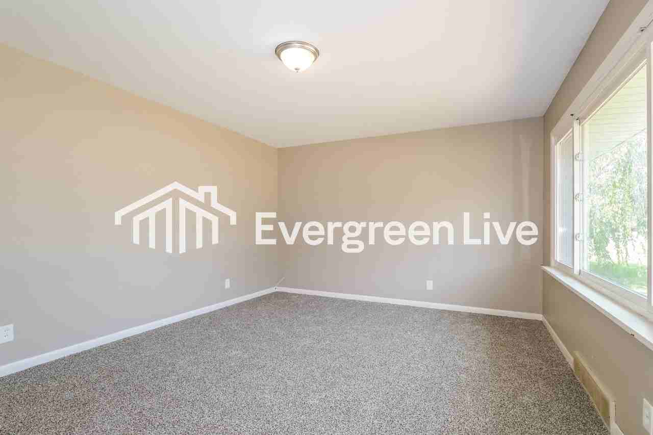 220 Jeanette Dr - Photo 4 of 16