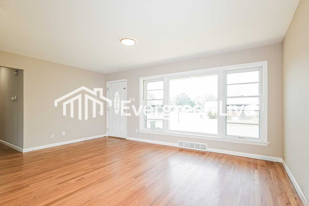 380 S Saint Jacques St - Photo 5 of 16