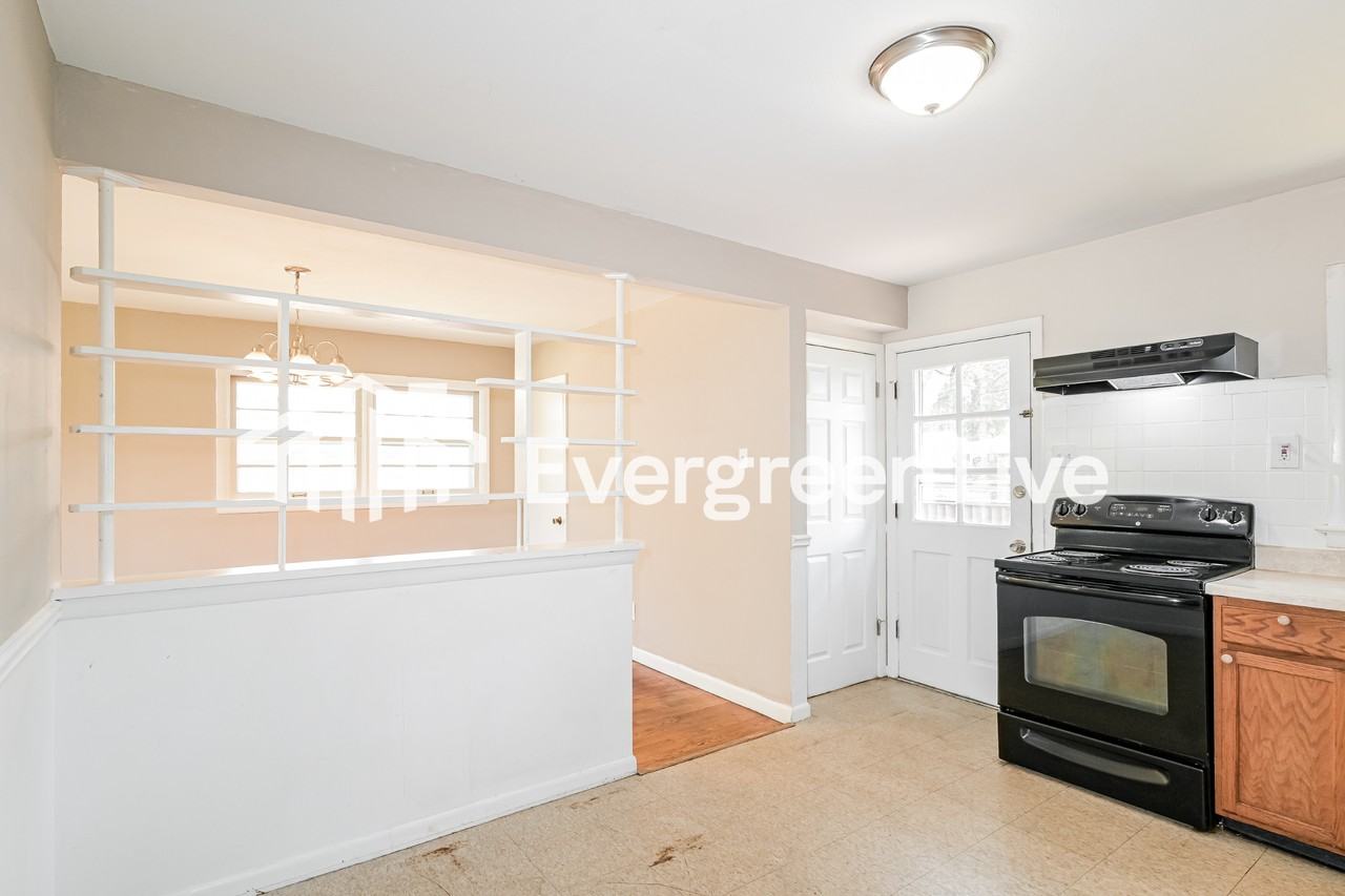 380 S Saint Jacques St - Photo 6 of 16