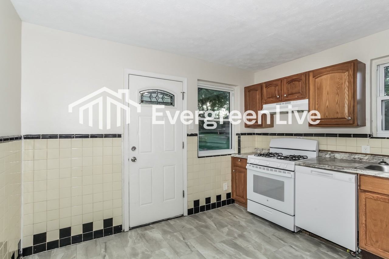 567 Greenwell Ave - Photo 4 of 15