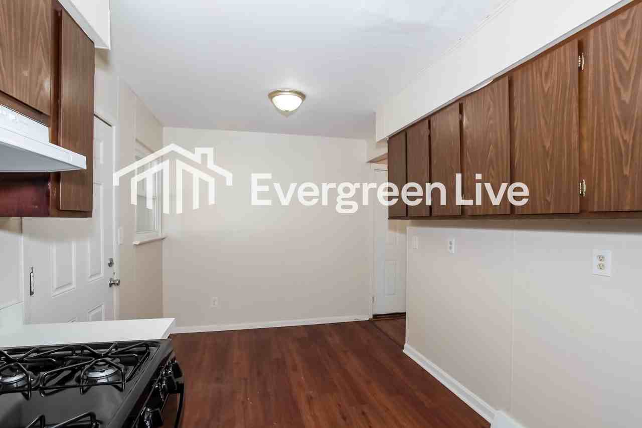 651 Fairborn Road - Photo 5 of 15