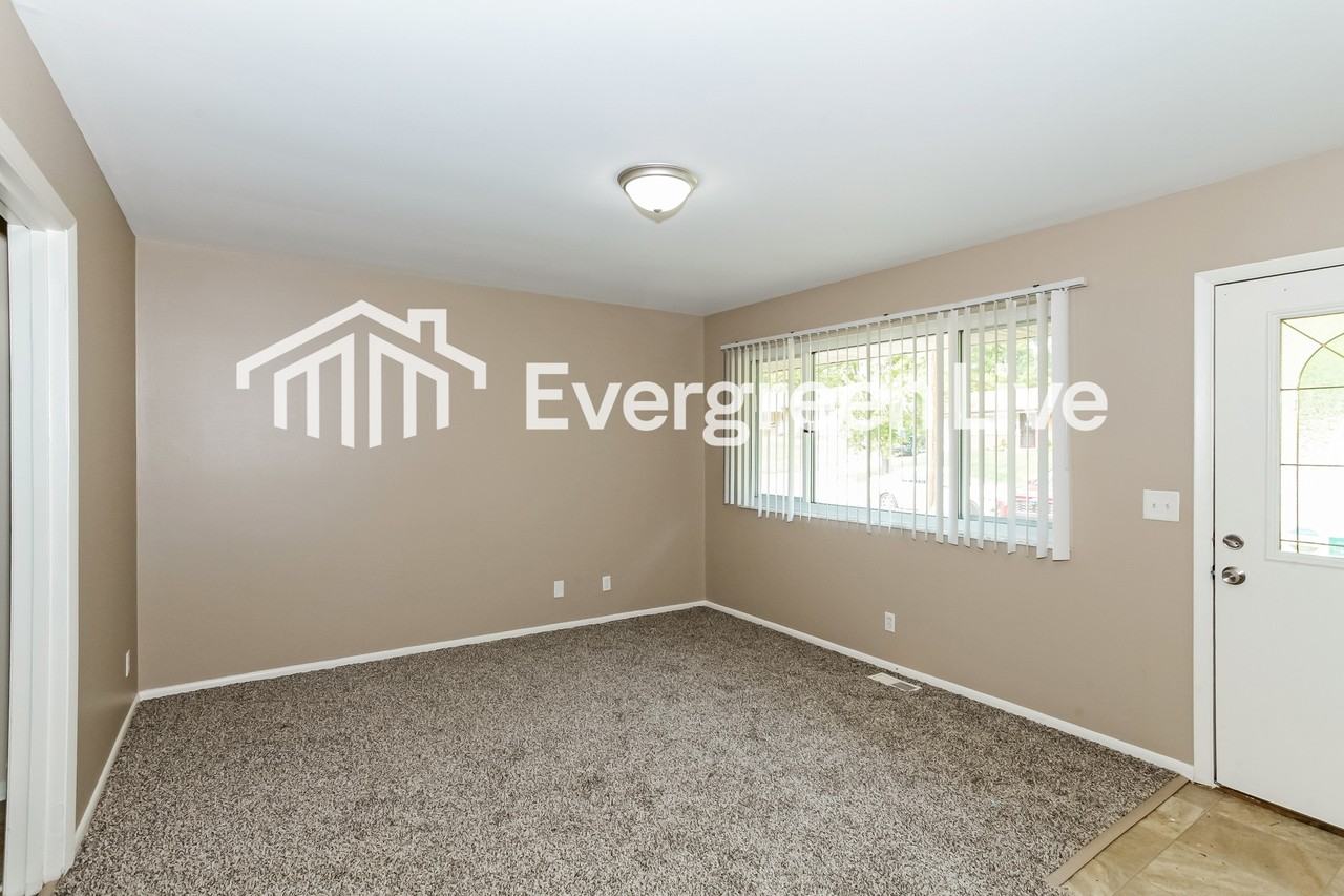 859 Heatherstone Dr - Photo 4 of 15