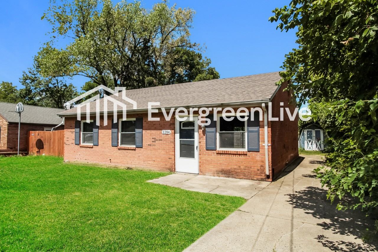 2284 Lincoln Ave - Photo 2 of 15