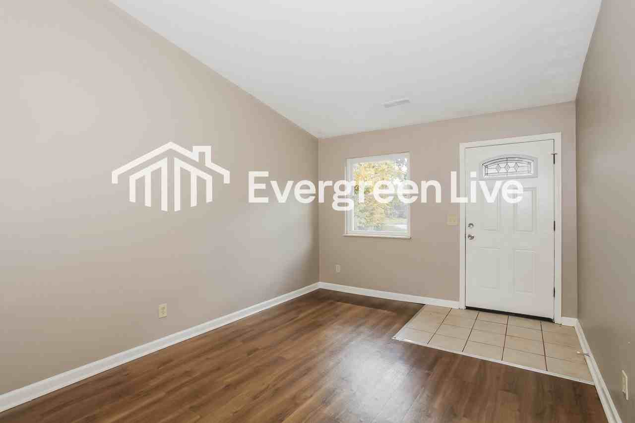 2284 Lincoln Ave - Photo 3 of 15