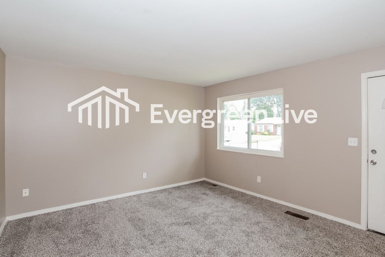 663 Charwood Dr - Photo 3 of 15