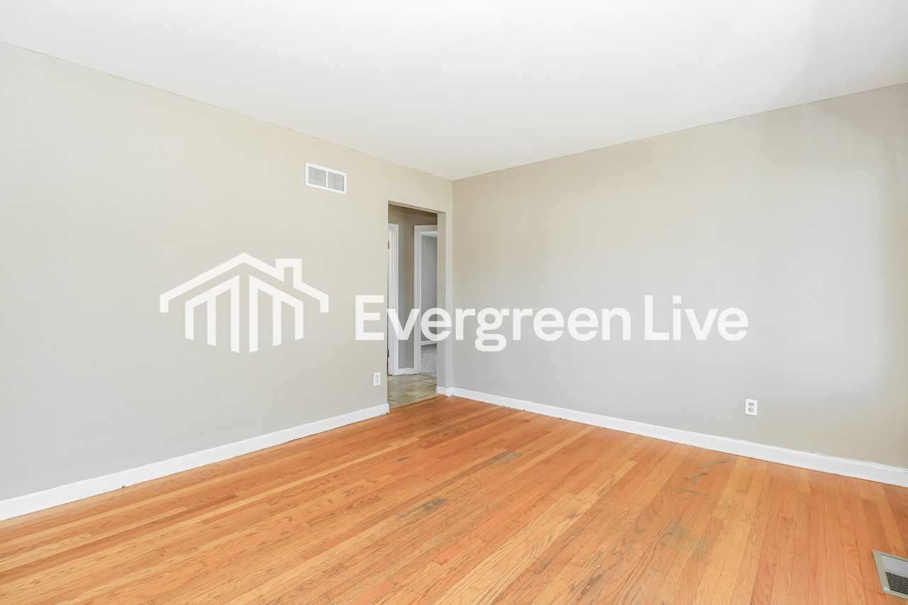 230 W Saint Anthony Ln - Photo 3 of 15