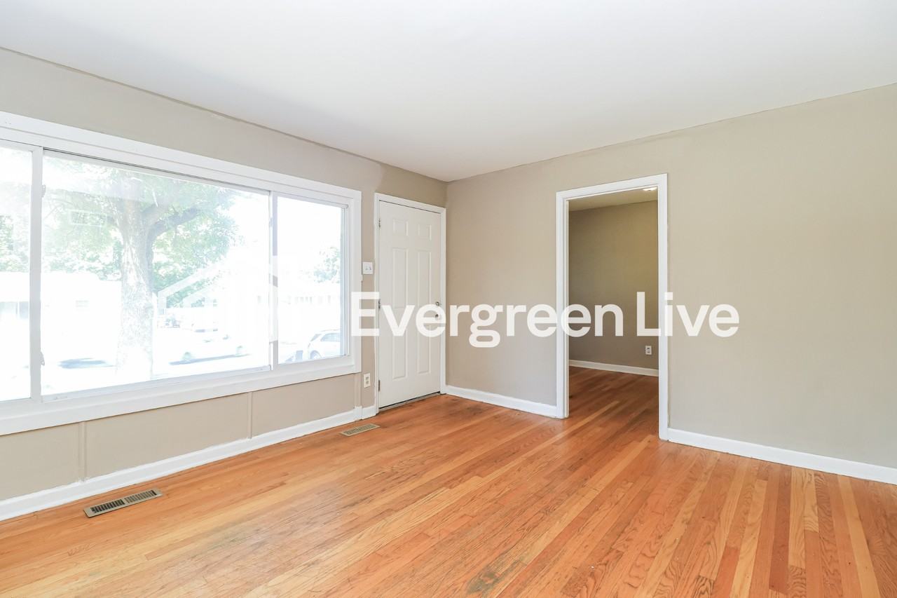 230 W Saint Anthony Ln - Photo 4 of 15