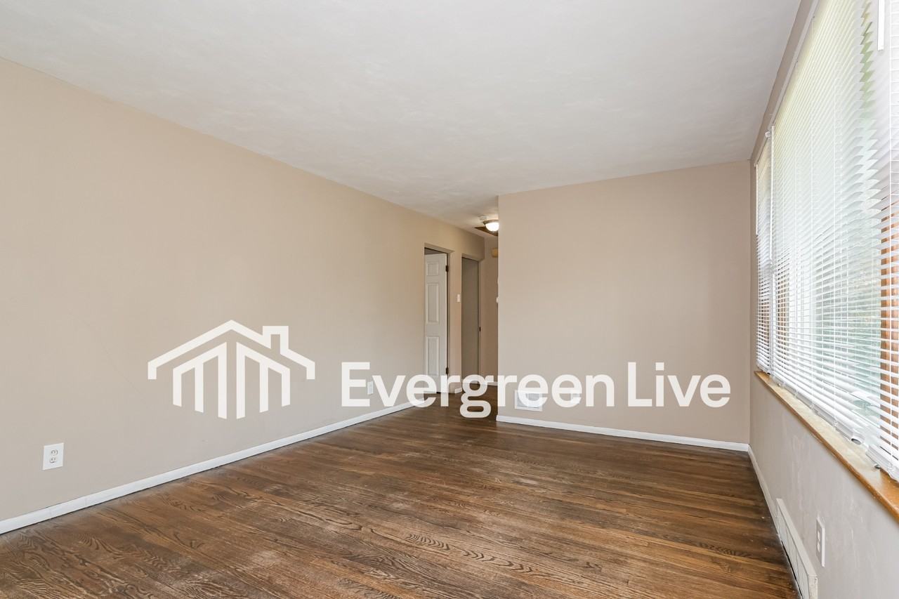 20 Florissant Park Dr - Photo 3 of 15