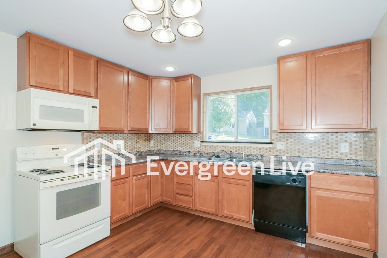 3229 W Tennyson Ave - Photo 5 of 15