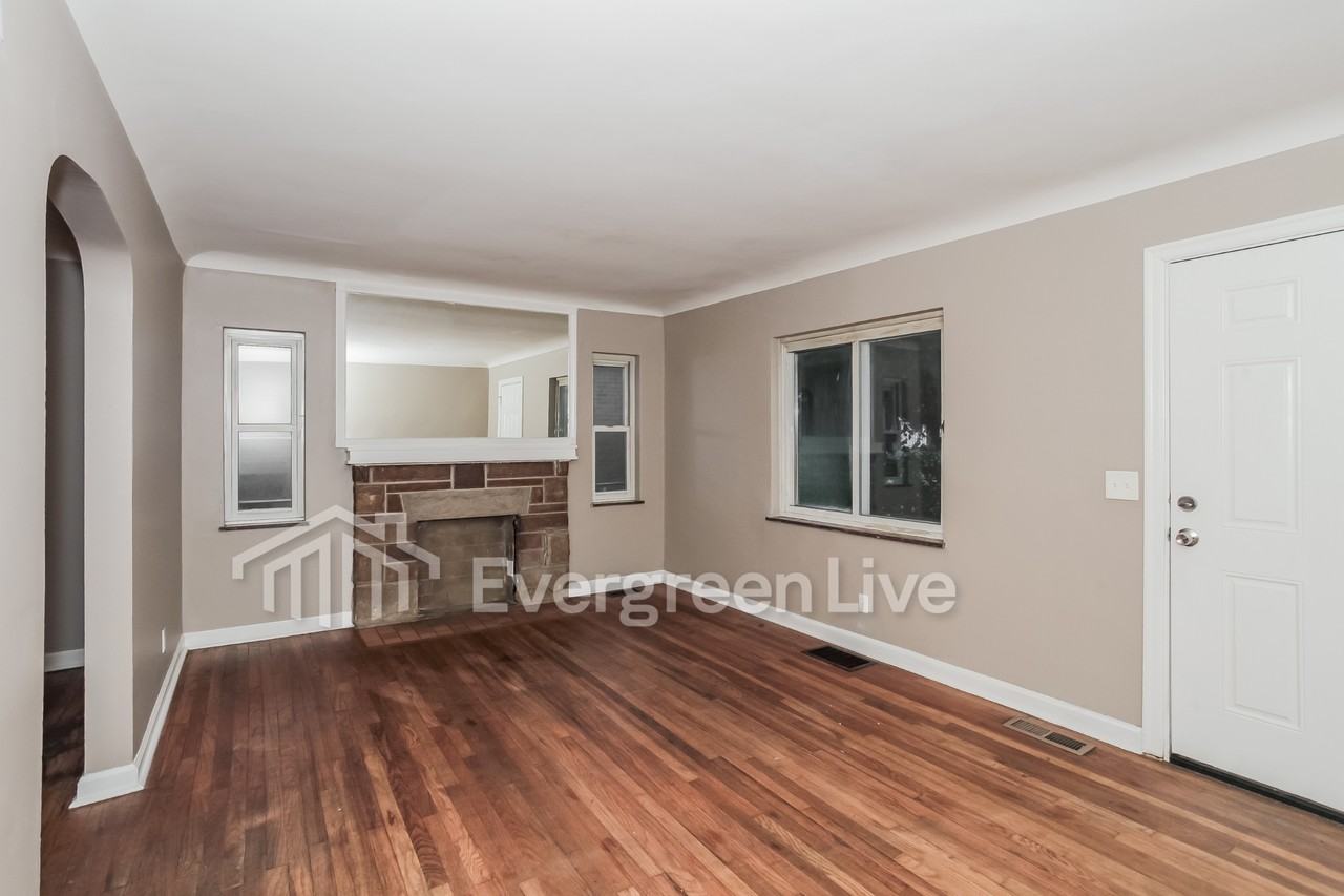 2032 Sundale Ave - Photo 3 of 15