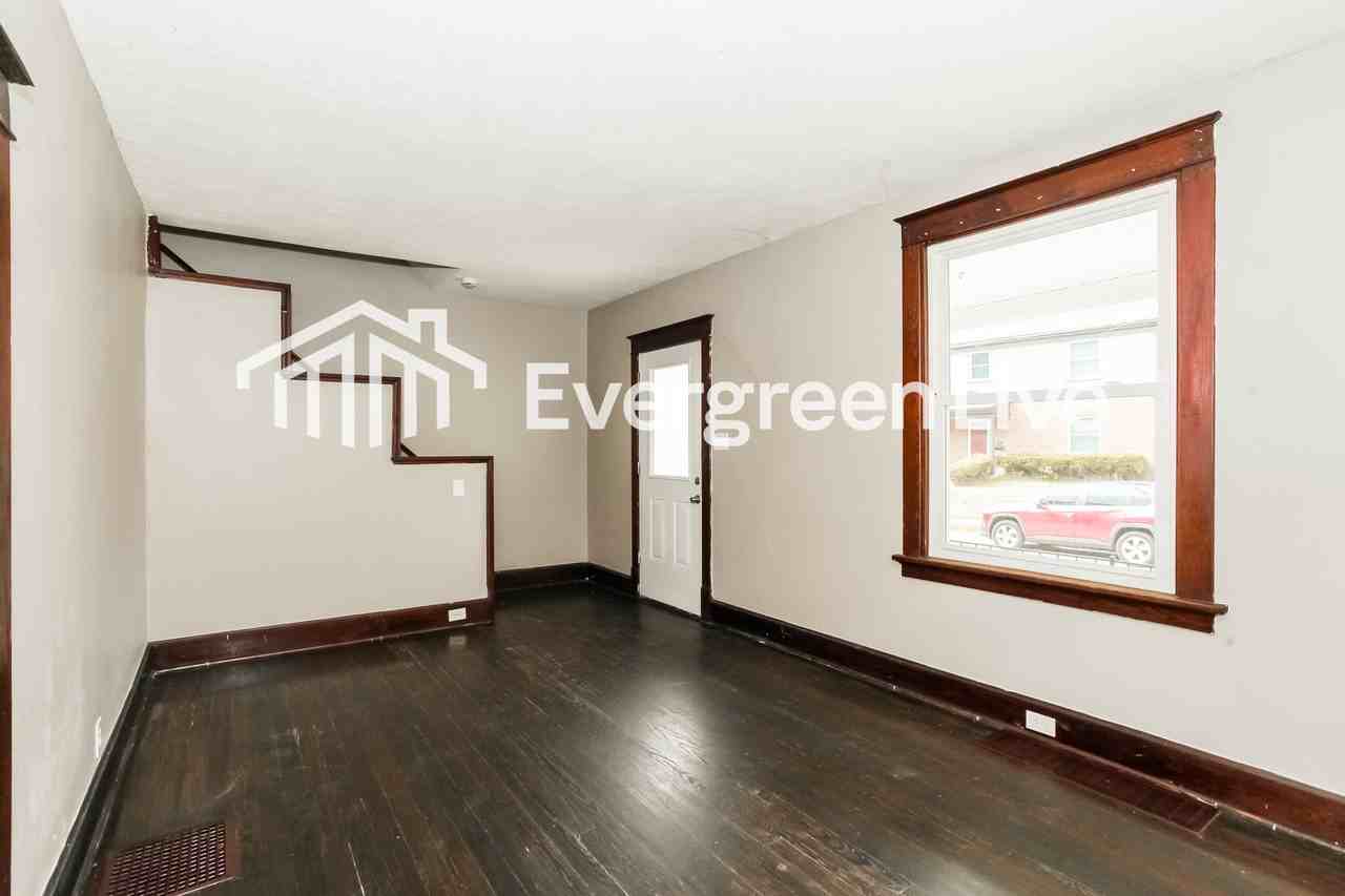 563 Flatt Ter - Photo 5 of 15
