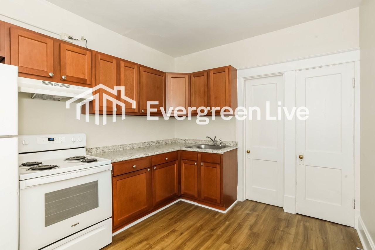 563 Flatt Ter - Photo 7 of 15