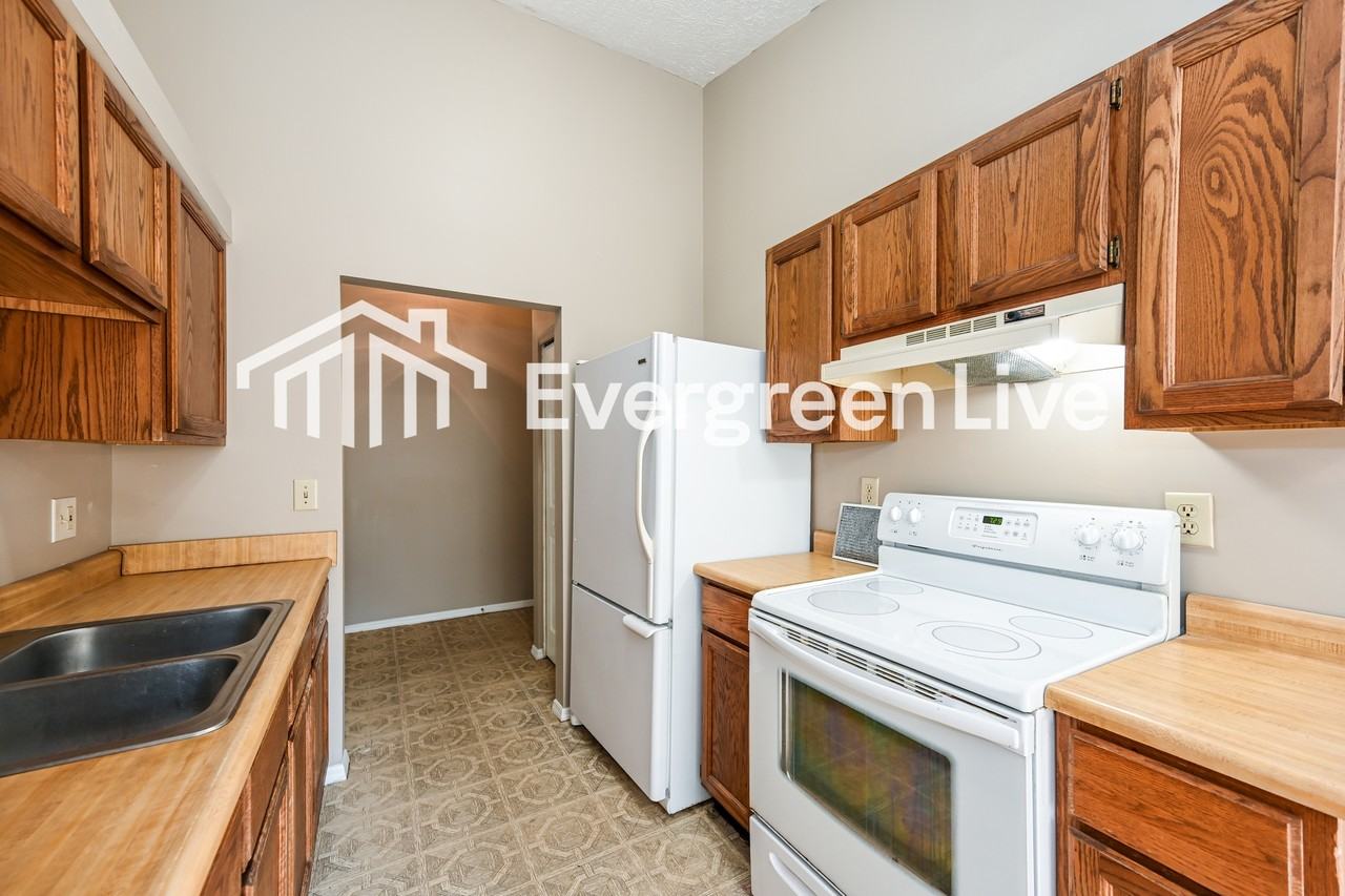2976 Maureen Ct - Photo 7 of 15