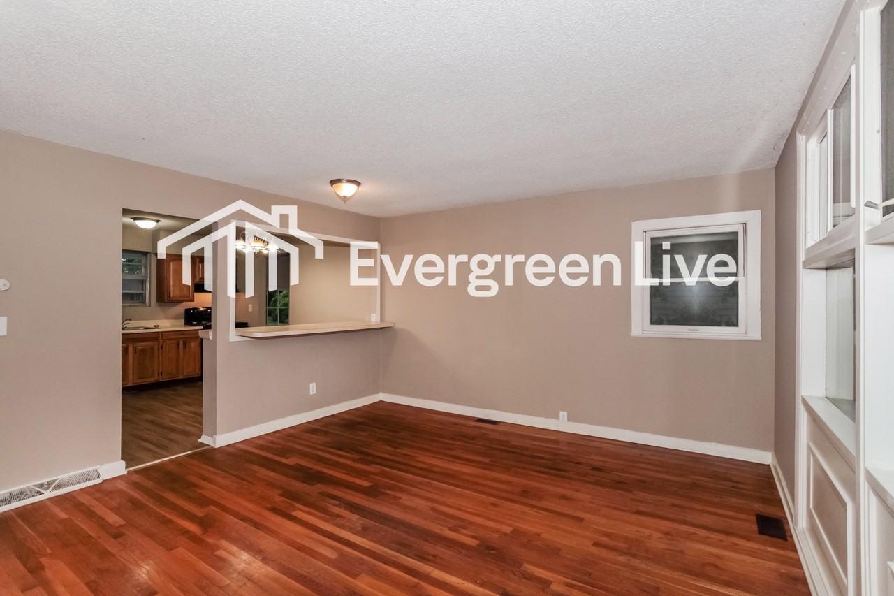 873 Fairborn Rd - Photo 4 of 15