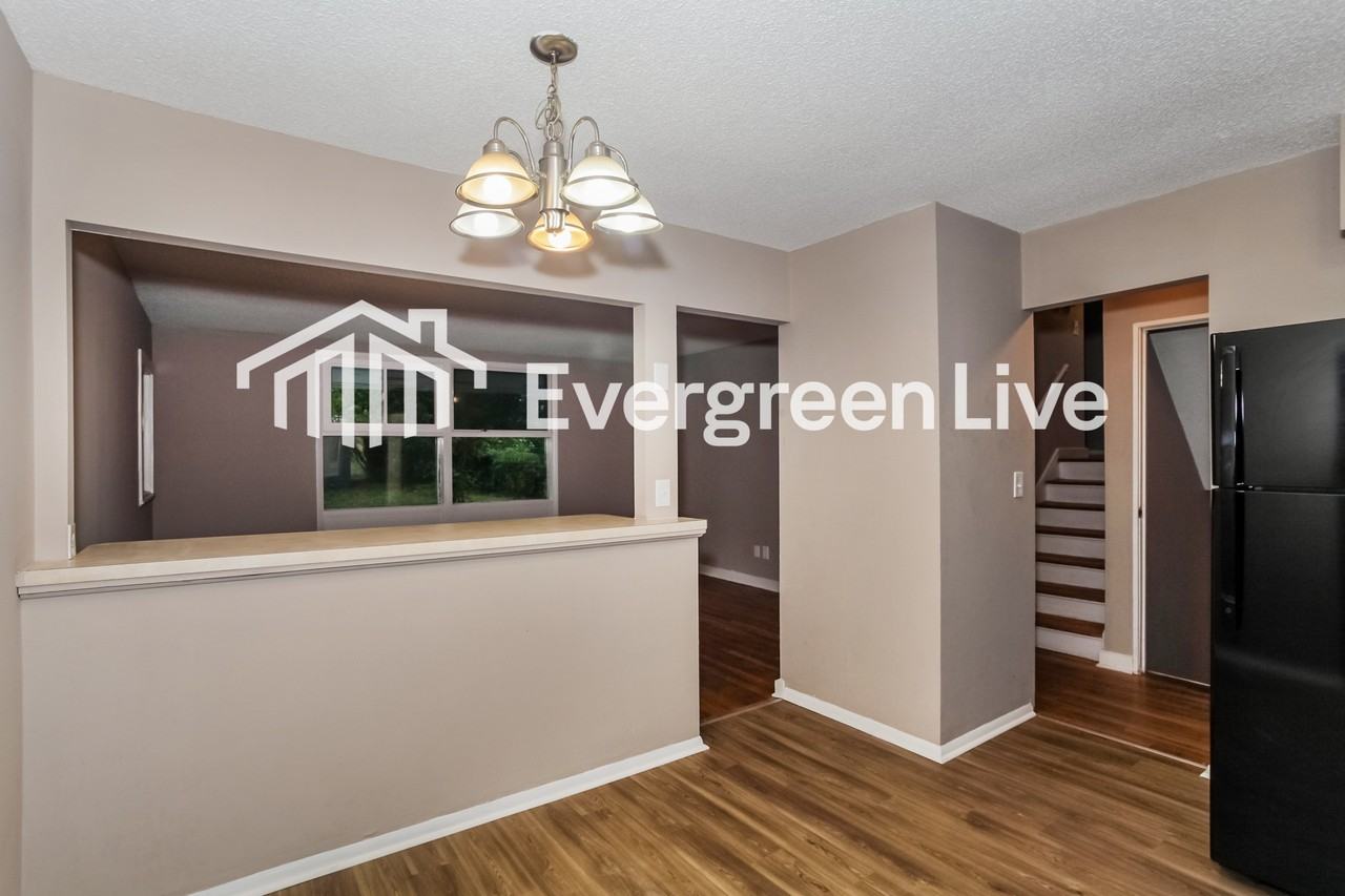 873 Fairborn Rd - Photo 5 of 15