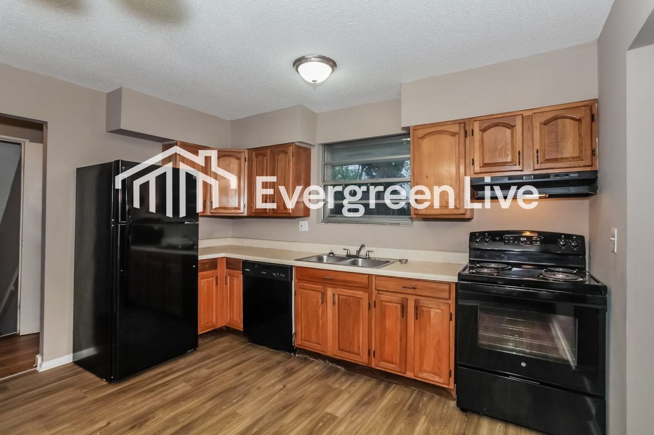 873 Fairborn Rd - Photo 6 of 15