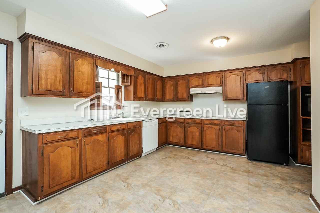 5805 Baxter Drive - Photo 5 of 16