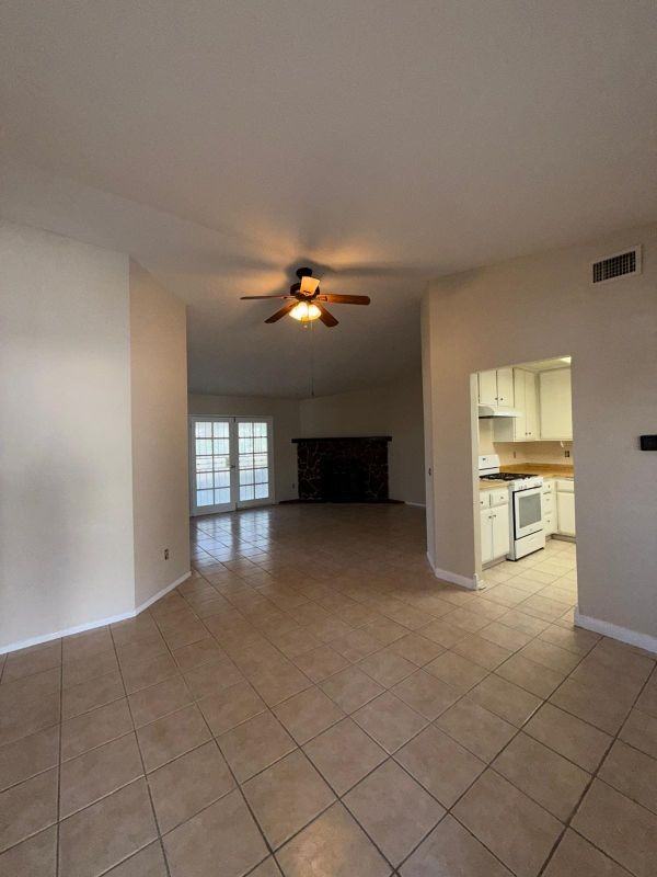 14884 Rockridge Ln - Photo 4 of 30