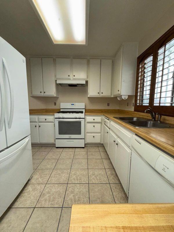 14884 Rockridge Ln - Photo 7 of 30