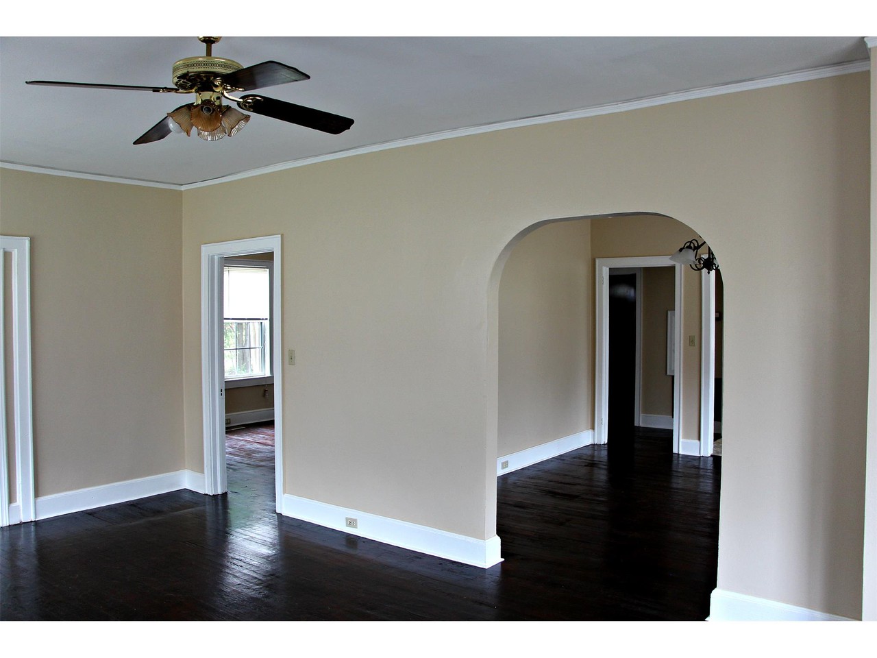 329 E Lee St - Photo 3 of 15