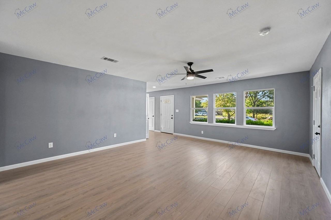 2517 Tisinger Ave - Photo 3 of 21