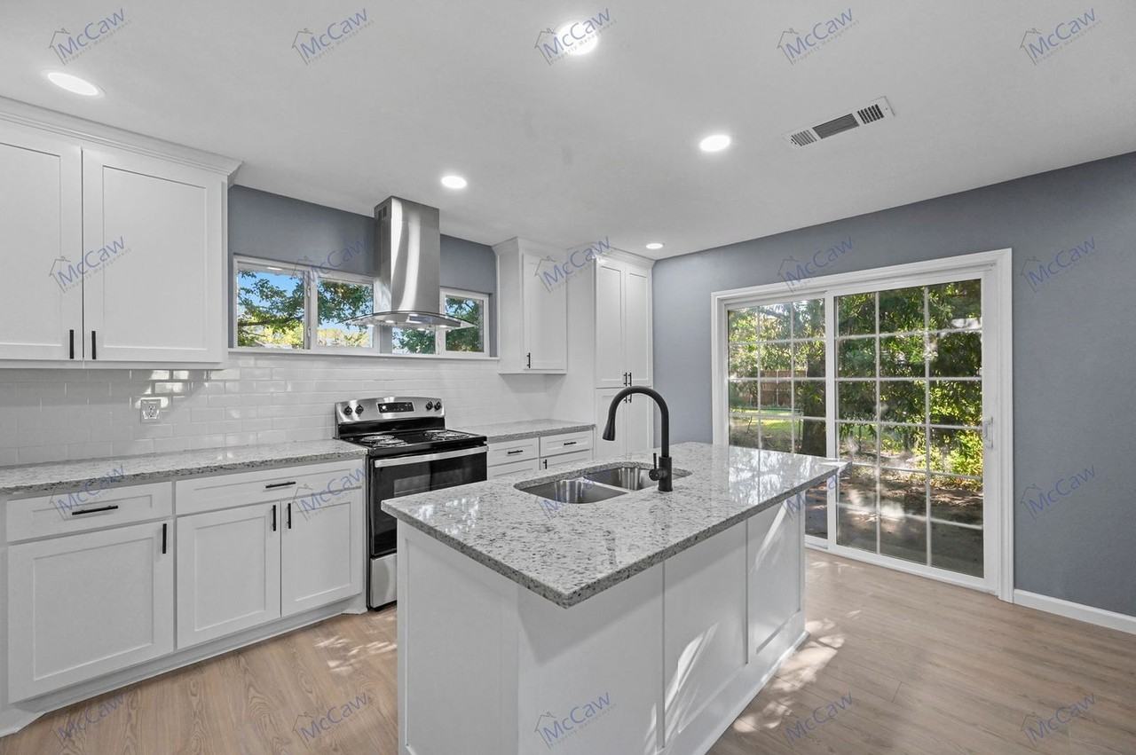 2517 Tisinger Ave - Photo 7 of 21