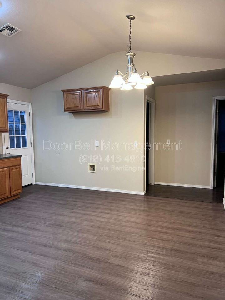 89 W Fairlane Ct - Photo 5 of 23