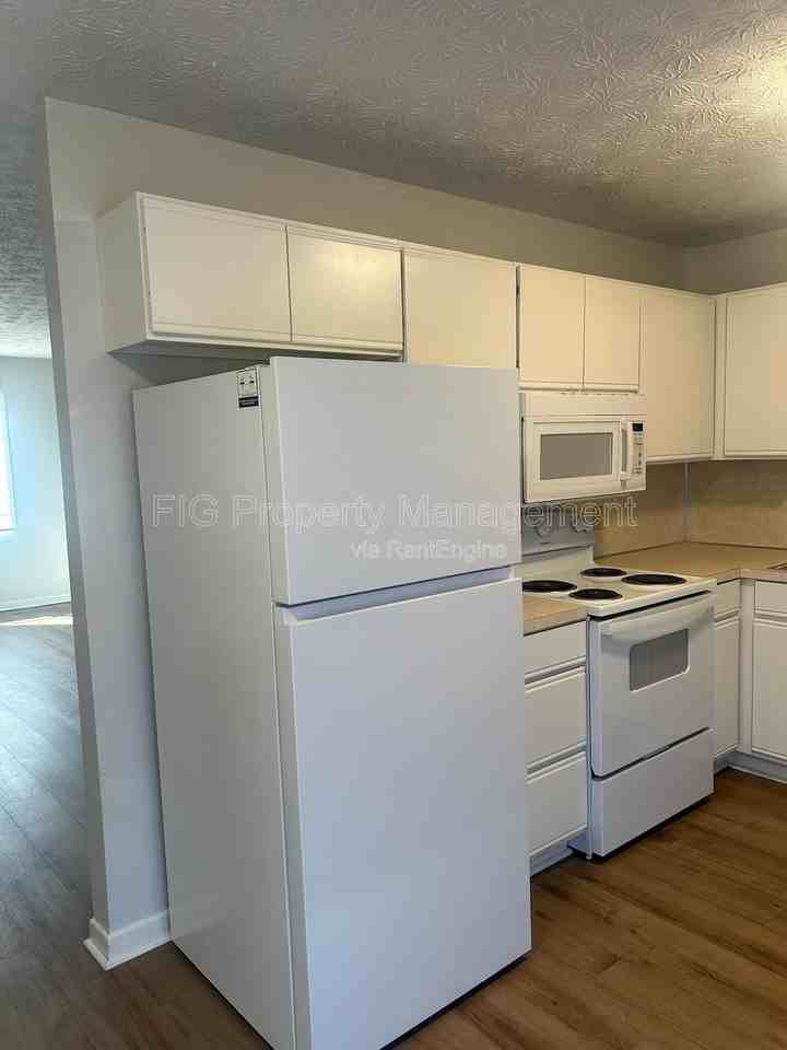 525 Scott County Rd #E - Photo 5 of 28