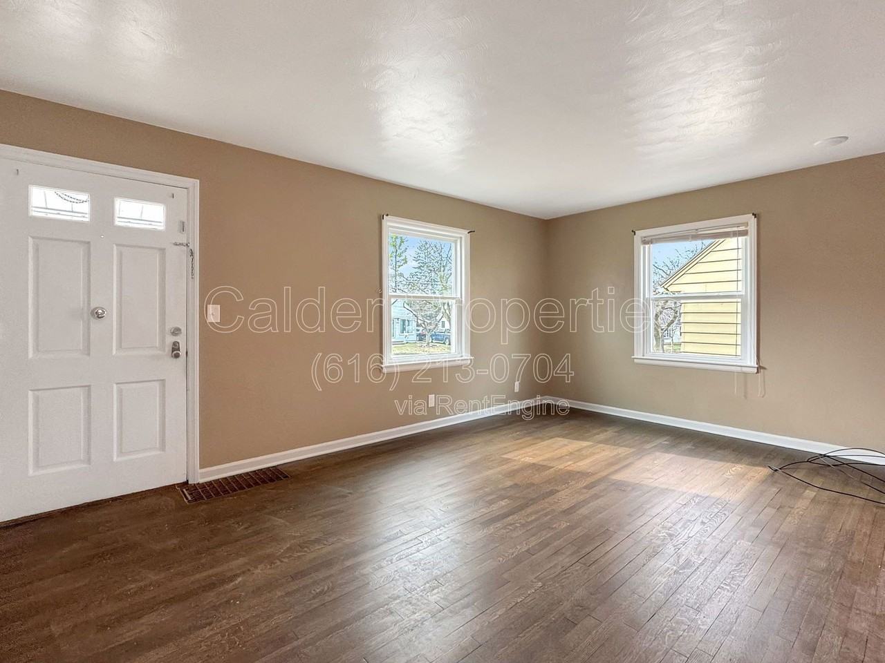 1039 Kentwood St Ne - Photo 2 of 20