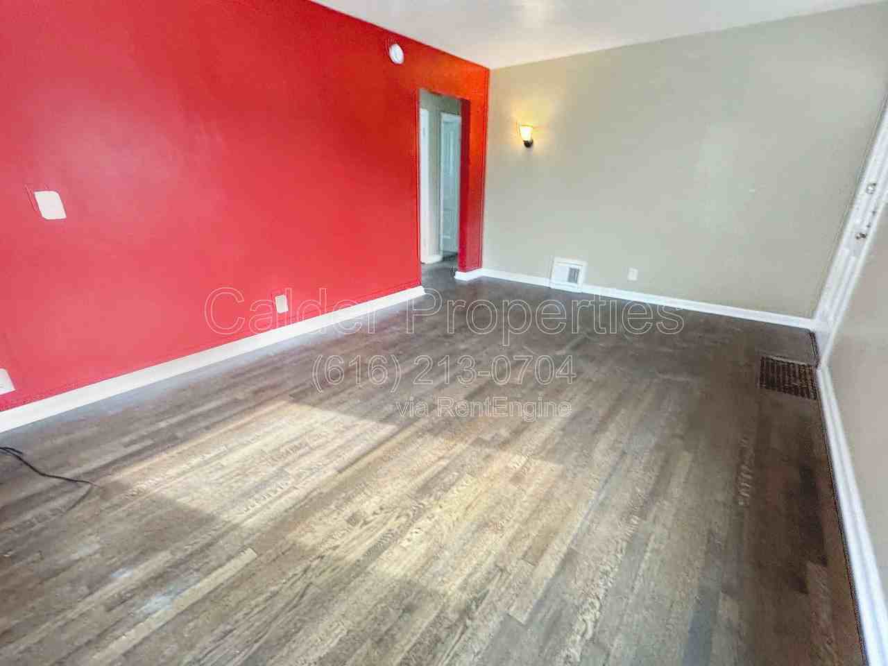 1039 Kentwood St Ne - Photo 4 of 20