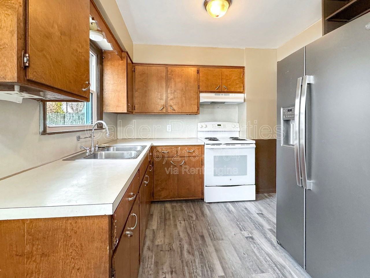 1039 Kentwood St Ne - Photo 7 of 20