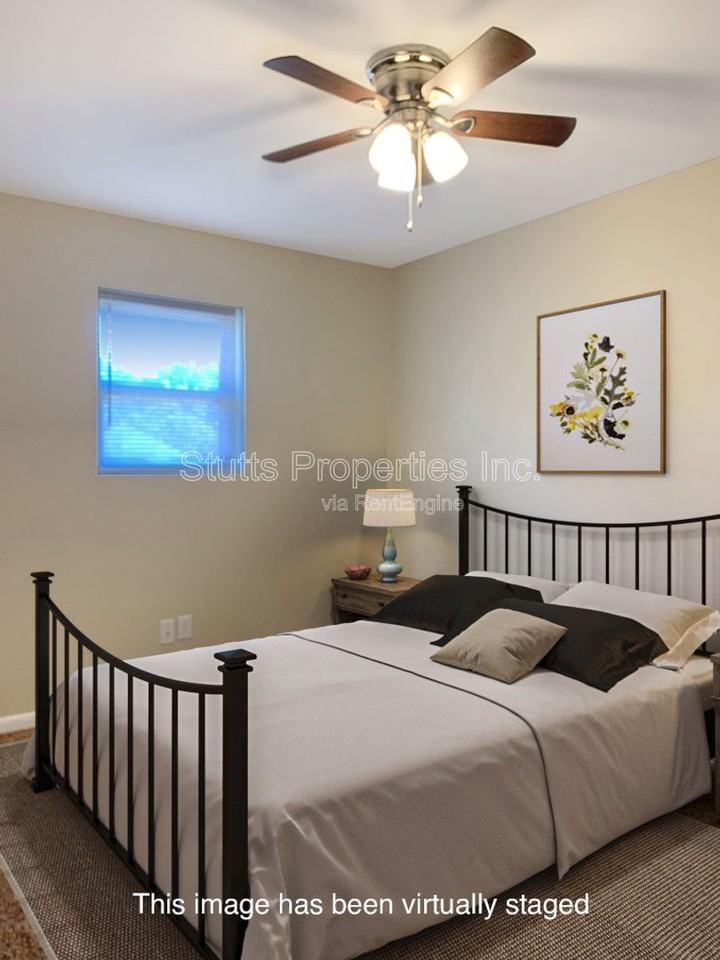 900 N Montgomery Ave #201 - Photo 2 of 6