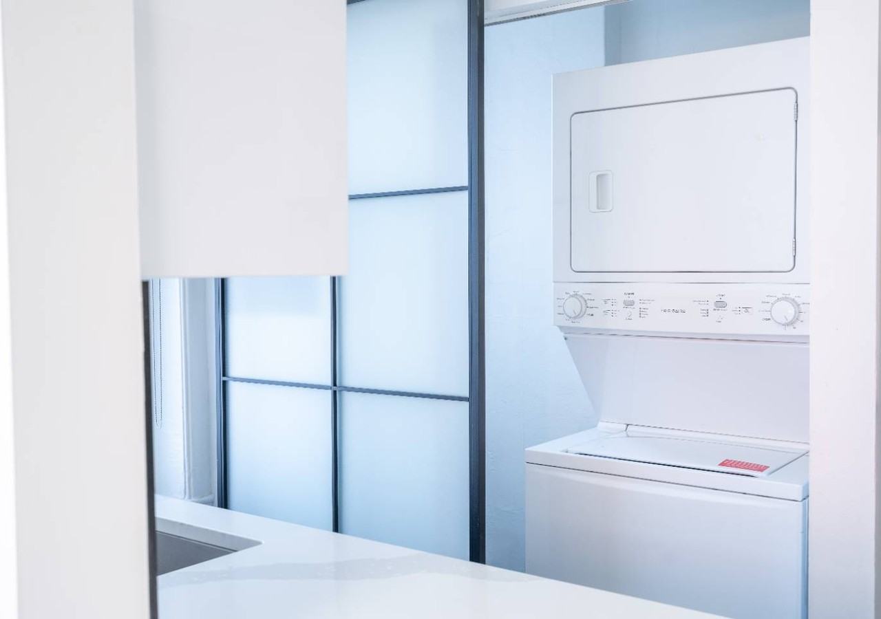 200 Avenue Kensington #10 - Photo 2 of 14