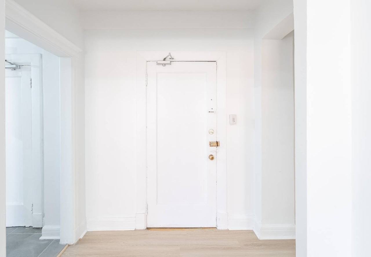 200 Avenue Kensington #10 - Photo 3 of 14