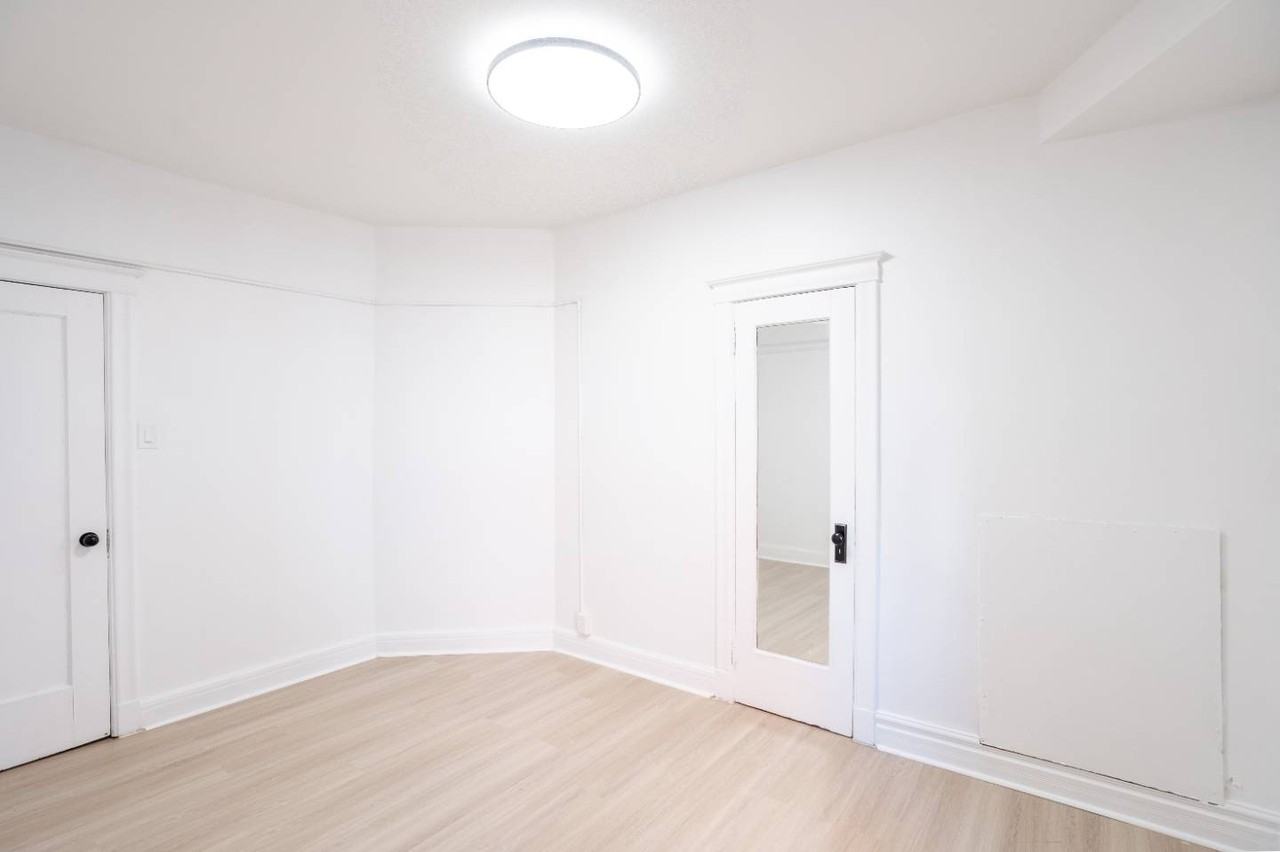 200 Avenue Kensington #10 - Photo 5 of 14