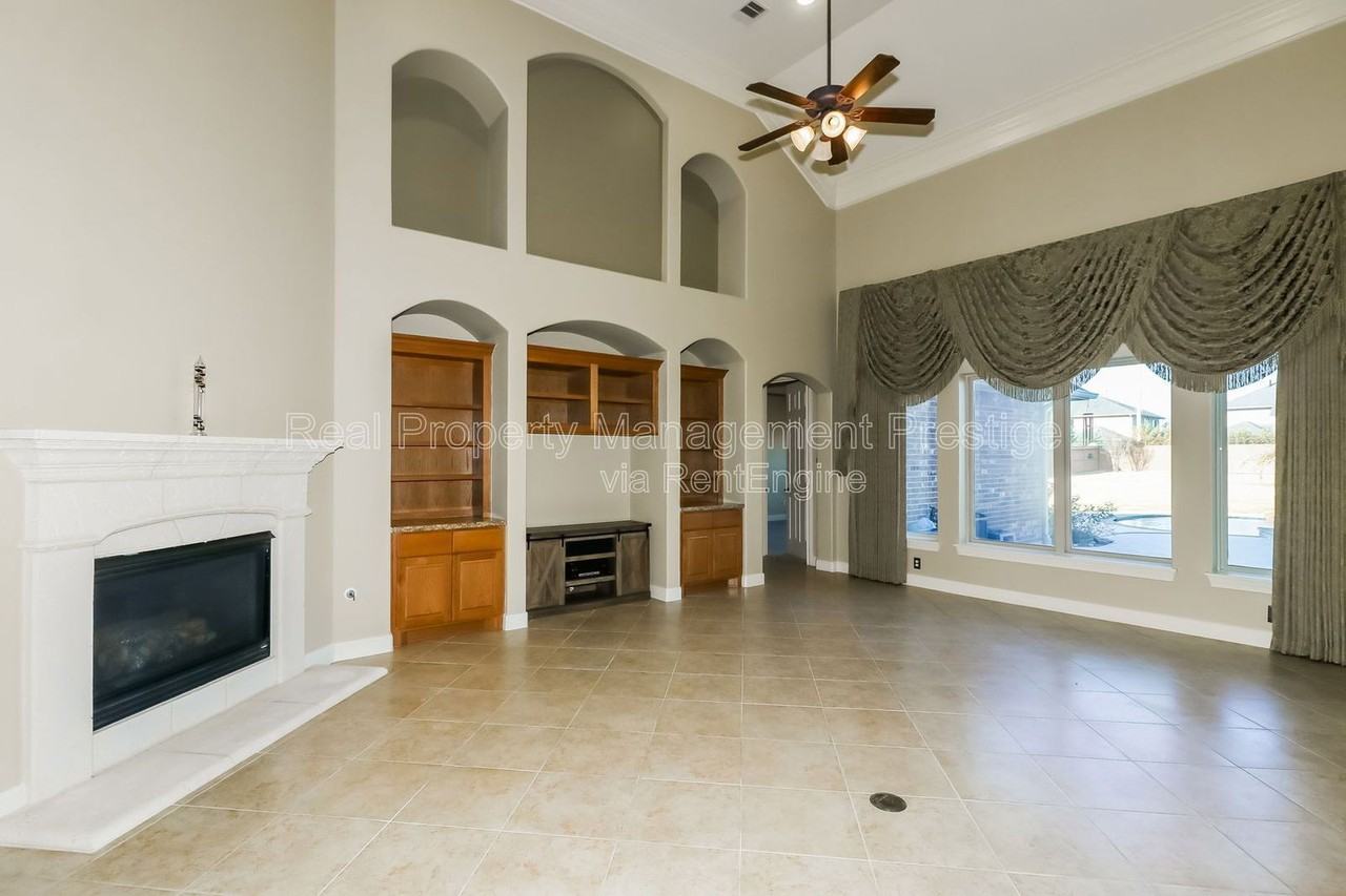 3909 Pebble Brook Dr - Photo 4 of 22